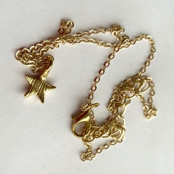 Minimalistic Gold Tone Small Star Neckless NWOT - Picture 2 of 6